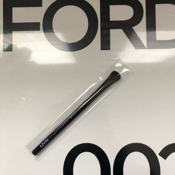 NYX PRO SHADING BRUSH - Picture 3 of 3